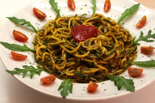 Mango - cuketa - petržel - "pasta"