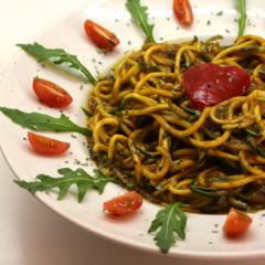 Mango - cuketa - petržel - "pasta"