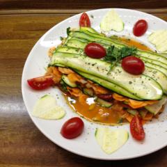 Cuketa - "lasagne" s ananasem - obr - omáčka