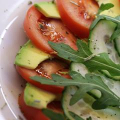 Avocado - rajče - okurka - svačina