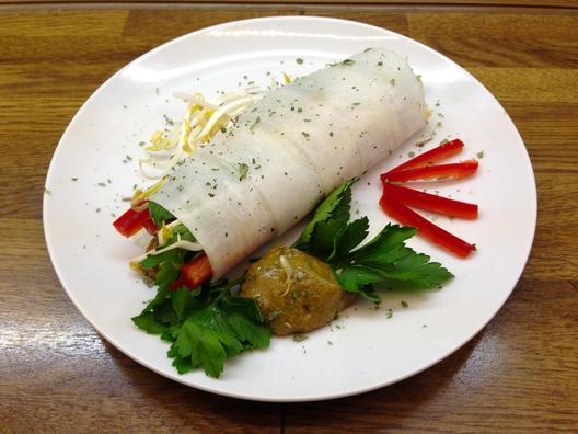 Ředkvičky - rolky s petrželkou, mungo fazole a kiwi - krém