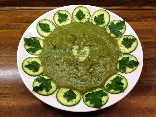 Zelená - okurka - petržel polévka